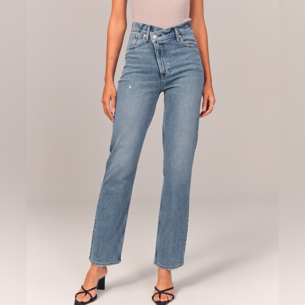 Gently worn A&F jeans. No damage. In great shape! I just outgrew them.